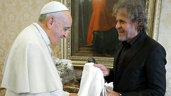 VENETO - Papa Francesco veste jeans Diesele glieli regala Renzo Rosso |  TViWeb