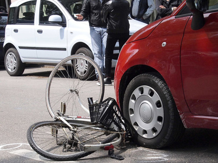 Rimini via tripoli incidente stradale ciclista investito grave