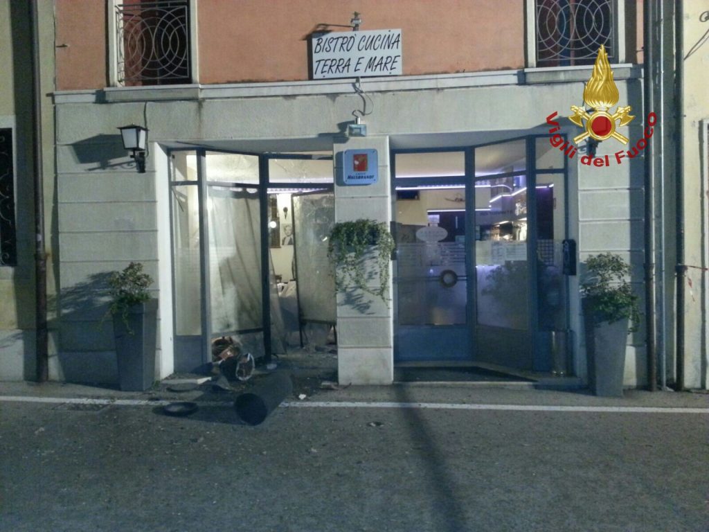 SCHIO – Esplosione al bar, indagano i carabinieri