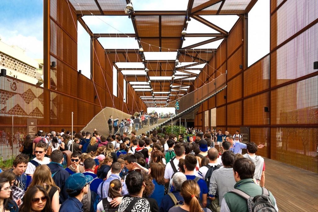 Un vicentino all'Expo: "Ho le emorroidi"… per saltare la fila