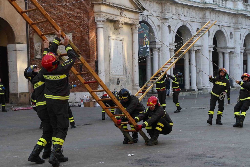 VICENZA – I pompieri 'aprono' per Santa Barbara