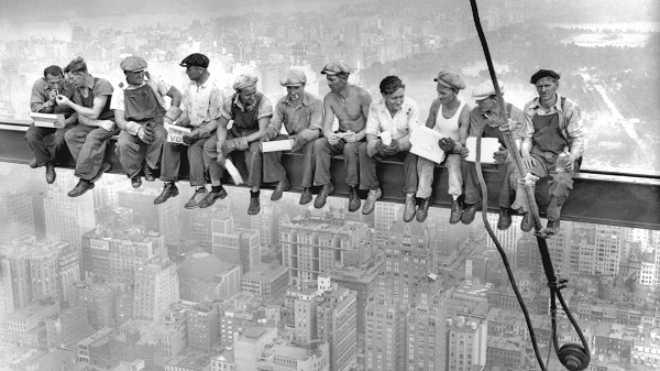 29 Sep 1932, Manhattan, New York City, New York State, USA --- Construction workers eat their lunches atop a steel beam 800 feet above ground, at the building site of the RCA Building in Rockefeller Center. --- Image by © Bettmann/CORBIS