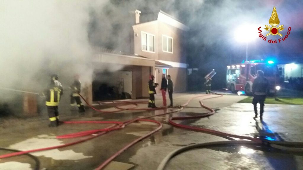 NOVENTA – Grave incendio nella notte: bruciato camion e casa