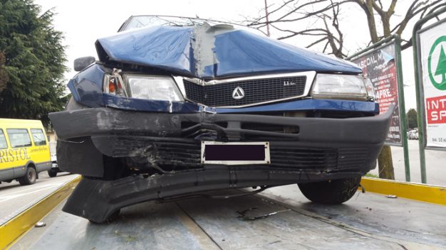 SCHIO – Malore alla guida, anziana investe una donna