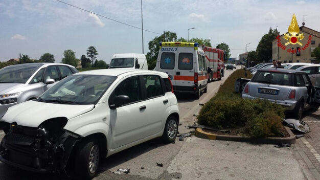 GRUMOLO – Tre auto si scontrano, un ferito