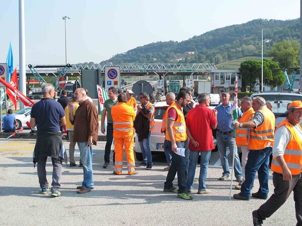 sit_in_casello_altemontecchio_img_2084