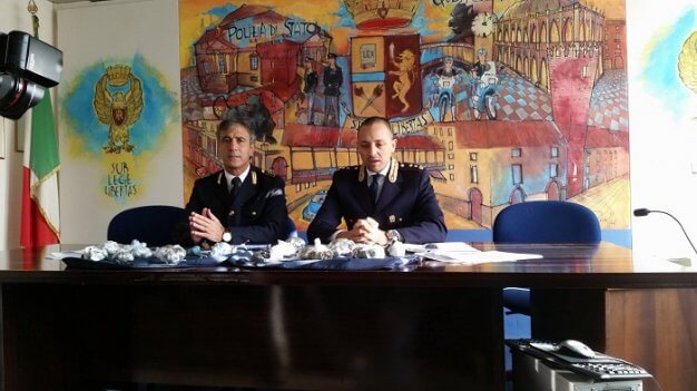 Nella foto da sinistra:  l'ispettore capo Antonio Salomone e il dirigente della squadra mobile di Vicenza, Davide Corazzini