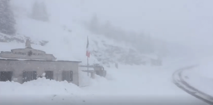 BASSANO D.G. – Bufera di neve in corso sul Grappa