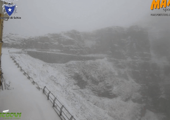 Ecco la prima timida neve sulle Piccole Dolomiti e in Altopiano (WEBCAM)