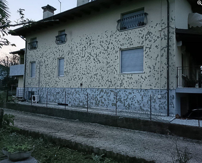 In Friuli situazione gravissima: città bombardata dalla grandine, case inagibili (FOTO)