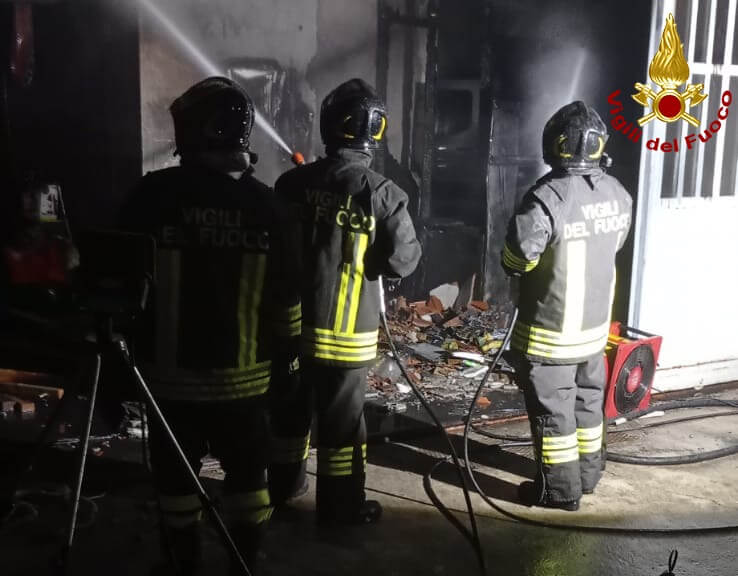 Arzignano – In fiamme garage deposito: distrutto furgone