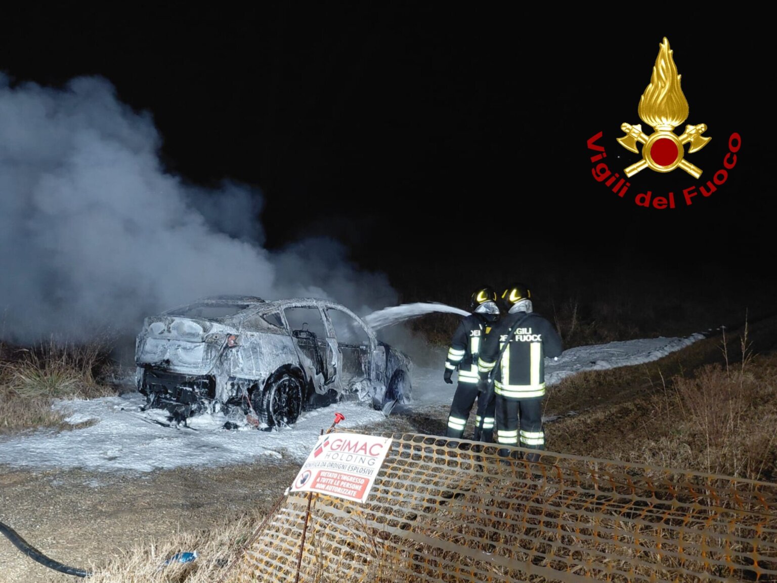 Vicentino - Auto elettrica prende fuoco nella notte: intervento dei ...